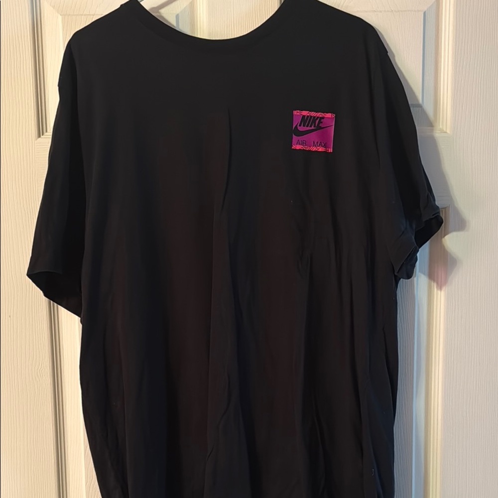 Nike Black and Pink Short Sleeve Tee
